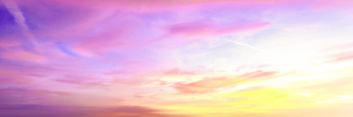 Wereld milieu dag concept: lucht en wolken herfst zonsondergang achtergrond