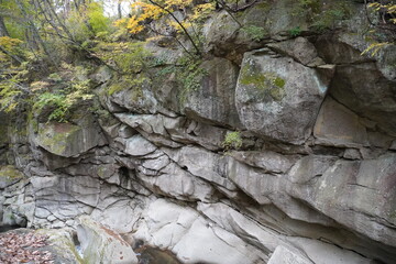 磊々峡のごつごつとした奇岩の風景、宮城県仙台市秋保温泉/
