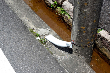 交通事故で折れた道路標識