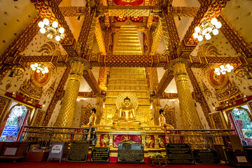 Fototapeta na wymiar Landmark Wat Phra That Nong Bua is a Dhammyuttika temple, one of important temples in Ubon Ratchathani. The highlight of this place is Sri Maha Pho Chedi, in day time in thailand