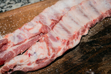 asado típico y tradicional argentino carne de vaca cerdo chinchulin morcilla chorizo costilla...