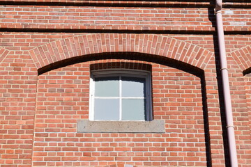 白い窓枠 赤レンガ