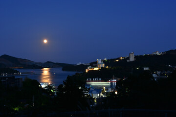 満月の輝く鳥羽湾の夜景【三重県・鳥羽市】