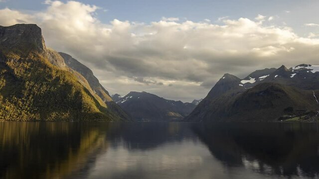 Norway Timelapse Sunnm&oslash;re Hj&oslash;rundfjorden 4K Zoom out