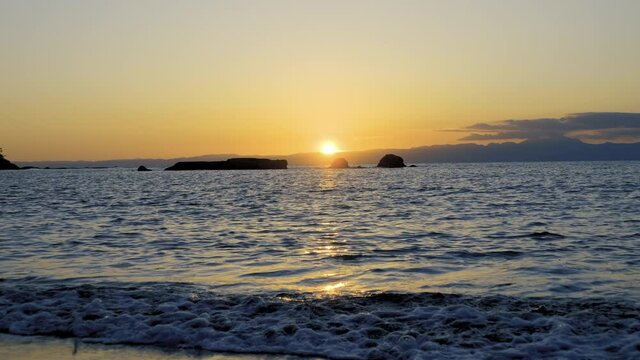 湘南の海と晩秋の夕陽