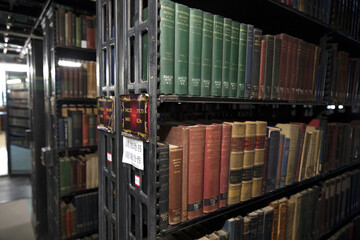 There are precious cultural relics and ancient books displayed on the shelves in the History...