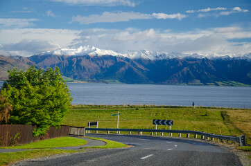Beautiful view of a lake with mountains in Wanaka, New Zealand
