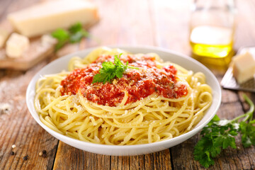 spaghetti with tomato sauce and parmesan