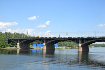 Fototapeta na wymiar bridge over the Yenisei river in Krasnoyarsk