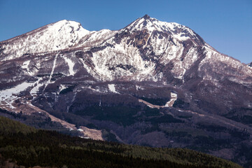 残雪の妙高山