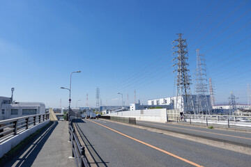 新木津川大橋入り口近くから大阪南港方面を望む