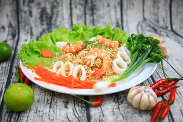 spicy salad, Thai food