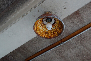 錆びた照明器具