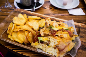 grilled cheese sandwich with chips