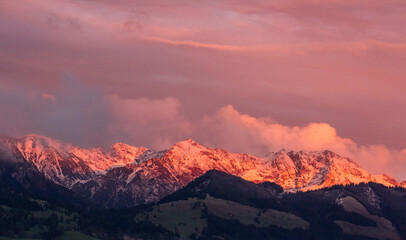 Fototapeta na wymiar Alpenglühen - Allgäu - malerisch - Berge