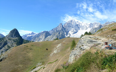 the glacier of Mont Blanc and the panorama of the massif from the Bertone refuge.