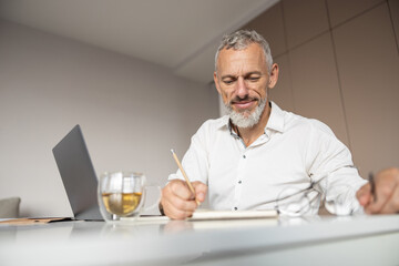 Financial specialist getting ready for making a record