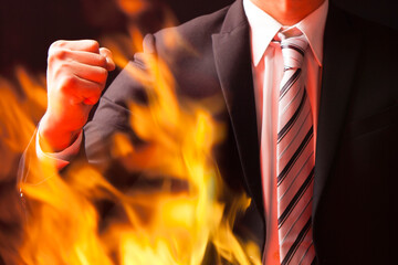 ガッツポーズするビジネスマン