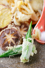 天ぷら盛り合わせ　椎茸オクラ