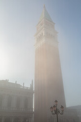 Place Saint Marc matin dans le brouillard