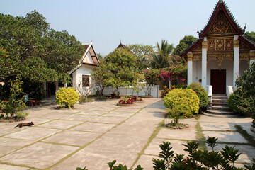Fototapeta na wymiar buddhist temple (wat phaphay) in luang prabang (laos)