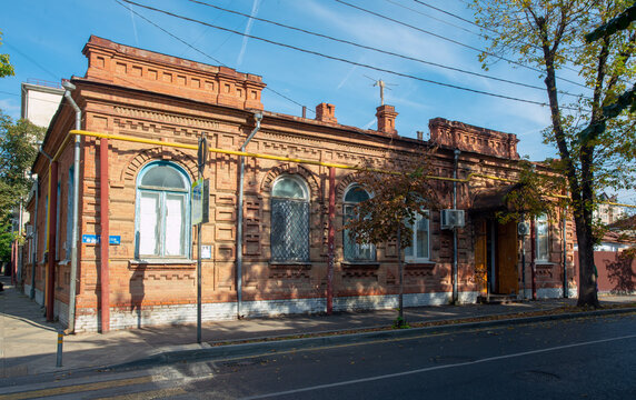 Gogol street  33 Bilding in Krasnodar - from brick I  suppose thar if beginning of 20 century