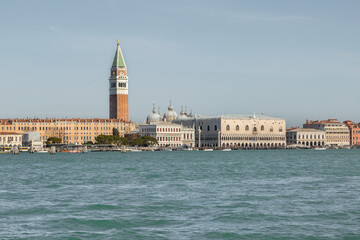 Fototapeta na wymiar Campanile de Saint Marc à Venise