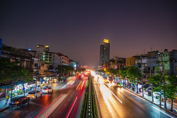 Obraz premium Bangkok/Thailand- 8 dec 2019:Motion blur of traffic on the road with building at Bangkok city Thailand.