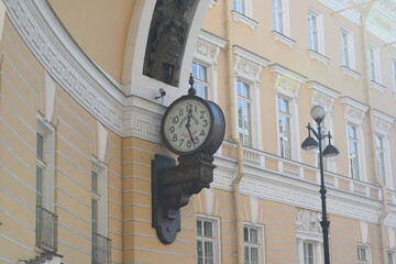 Fototapeta na wymiar clock on the wall