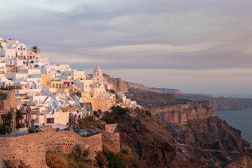 Obraz premium Vue de la ville de Fira sur l'ile de Santorini en Grèce