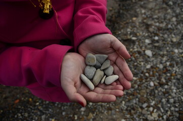 hands holding pebbles