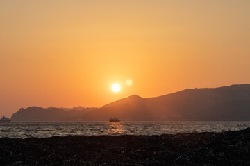 Vue de l'ile de santorini en Grèce depuis un bateau