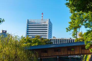 御橋廊下と和歌山市役所