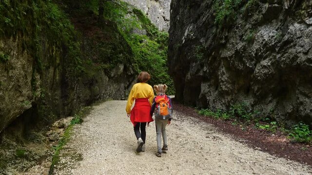children hiking by the canyon