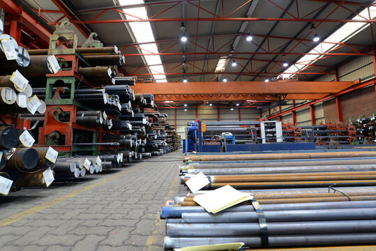 Sale and storage of industrial goods and steel in a factory hall