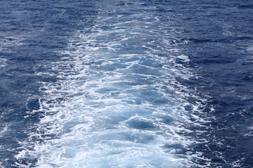 yacht water footprint on the sea surface