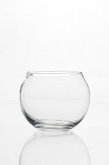 aquarium vide sur fond blanc