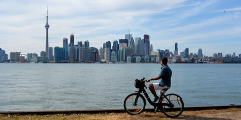 Fototapeta premium cycling in the city Toronto Landscape 