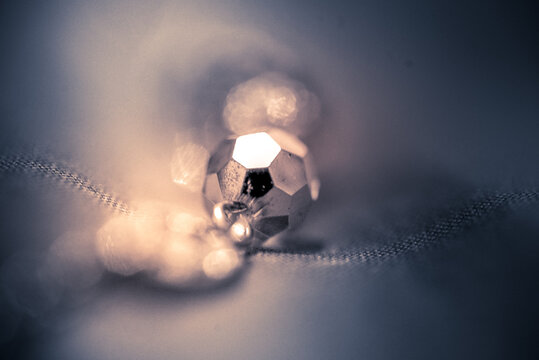 Perle d'un collier en verre