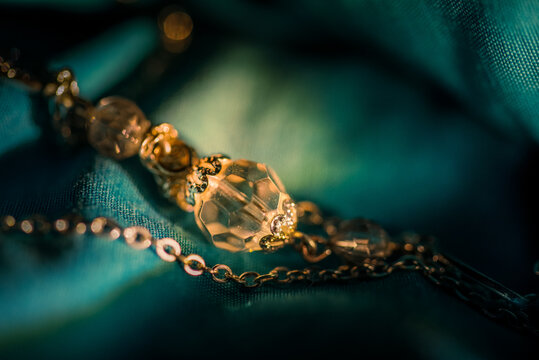 Collier or et perle de cristal