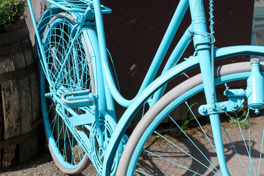hellblaues altes Fahrrad  