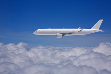 Fototapeta na wymiar Passagierflugzeug, Airbus A 330 über den Wolken