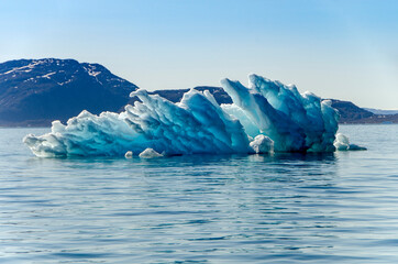 Fototapeta na wymiar Bluish and artistic iceberg