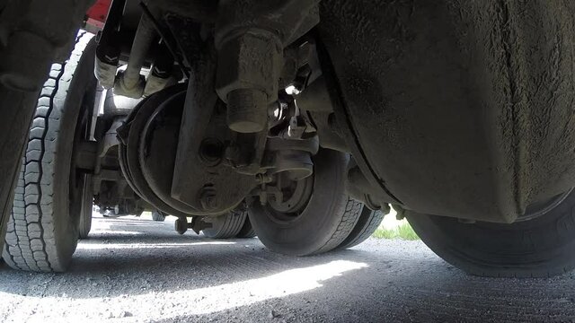 Peterbilt truck. Operation of the machine's clutch mechanism.