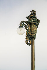 Fototapeta na wymiar Thai antique street lamp on the road