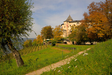 Schloss Prösels im herbstlichen Südtirol