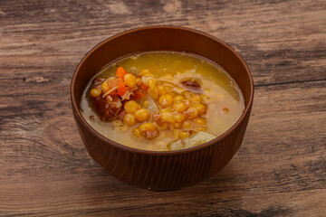 Pea soup with smoked ribs