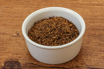 Dry zeera seeds in the bowl