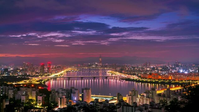 Time lapse. 4k Sunrise of Seoul city at han river in South Korea.