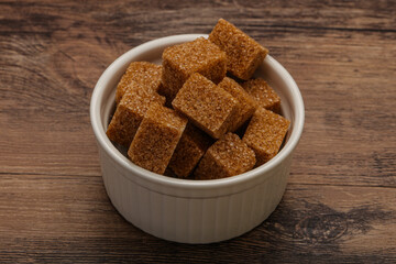 Cane sugar cubs in the bowl